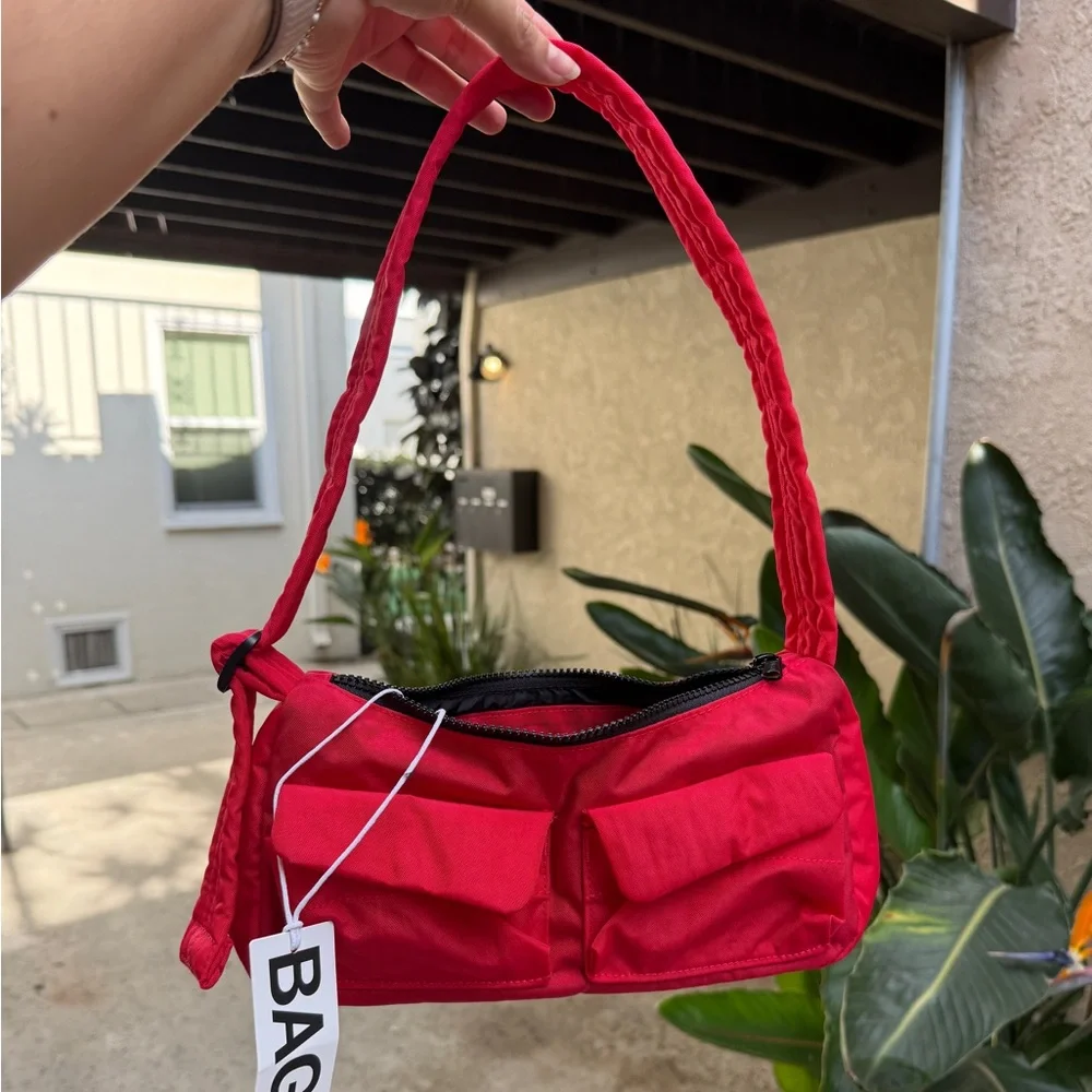 BAGGU: Cargo Shoulder Bag - Candy Apple Red - Picture 5 of 9